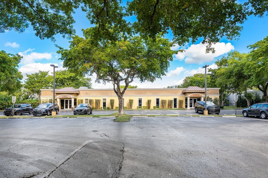 2745 W Cypress Creek Rd, Fort Lauderdale, FL for rent - Primary Photo - Image 1 of 10