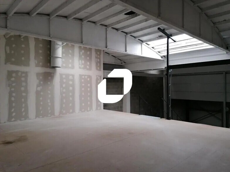 1860 Route De Frans, Villefranche-sur-Saône to rent - Interior Photo - Image 2 of 5