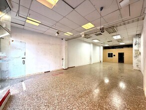 Retail in Vilanova i la Geltrú, Barcelona to rent Interior Photo- Image 2 of 14