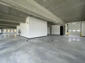 Light Industrial in Nanterre to rent Interior Photo- Image 2 of 7