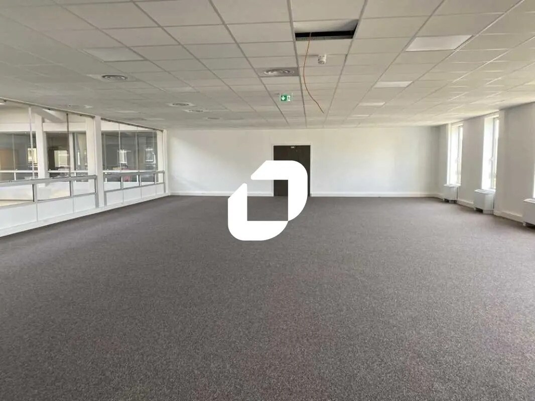 Office in Cergy to rent Interior Photo- Image 1 of 11