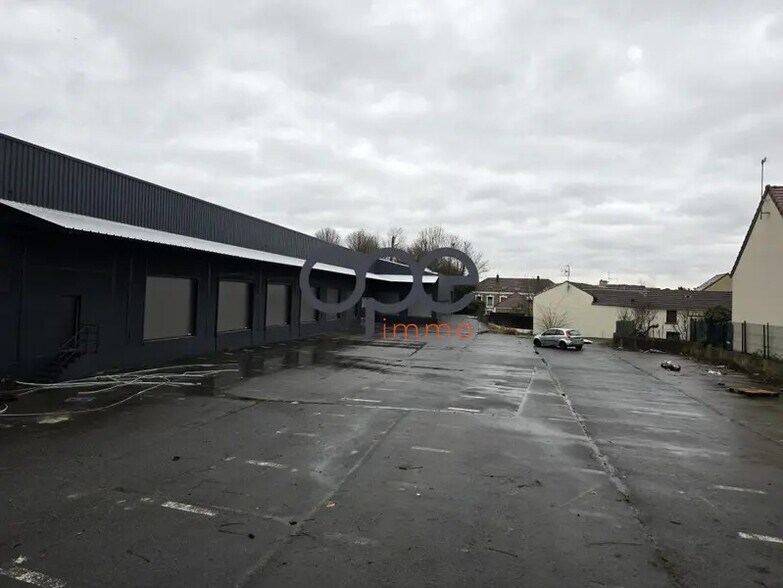 Industrial in Le Mesnil-Amelot to rent - Building Photo - Image 2 of 8