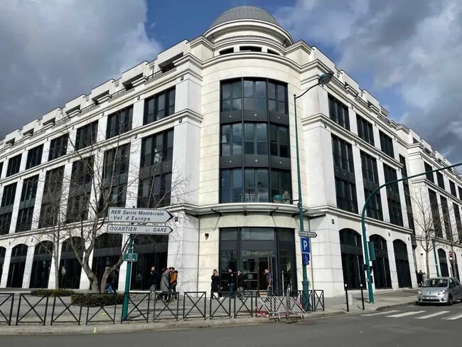 Location Bureaux 685 m²