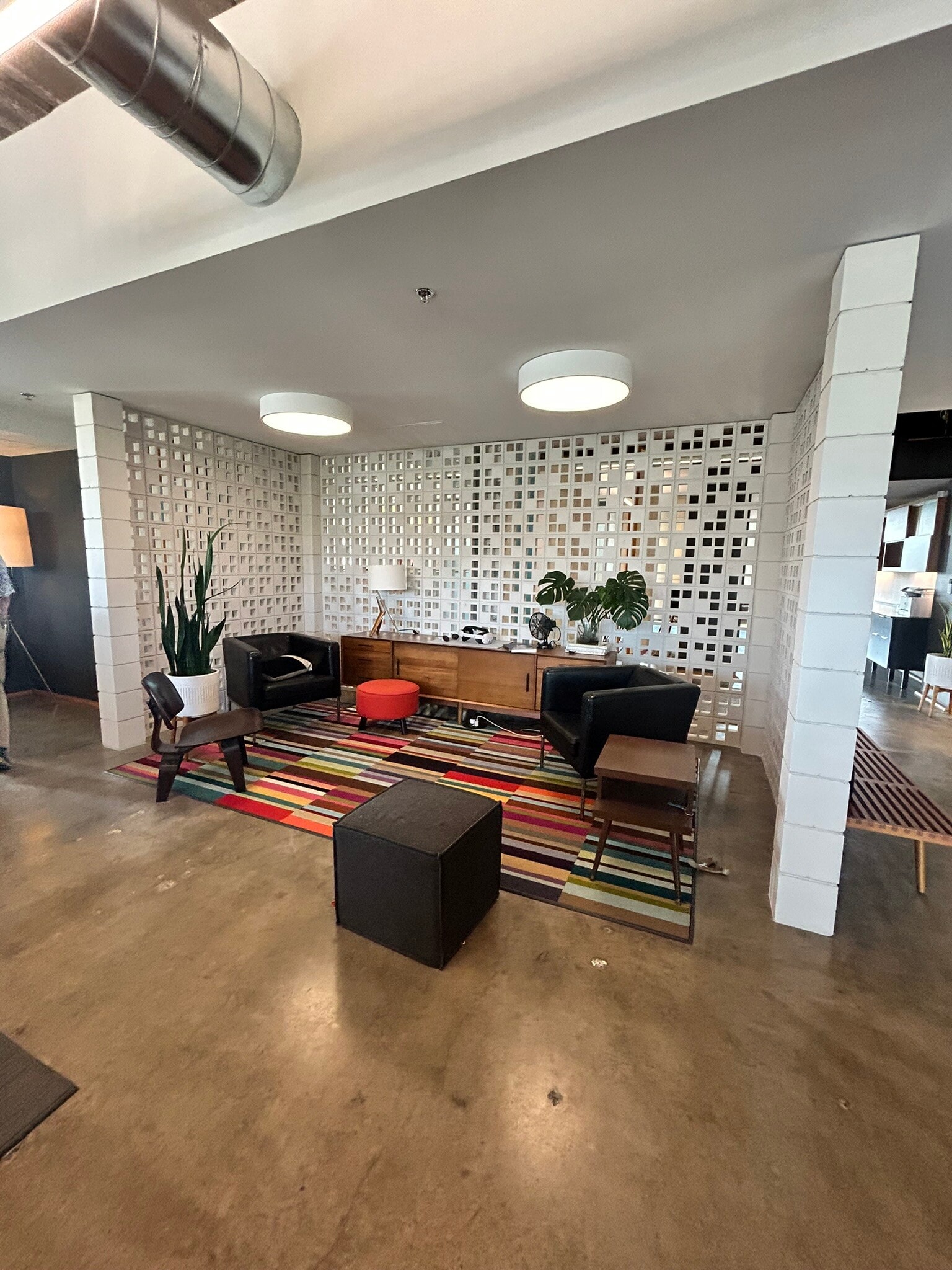 4600 W 77th St, Edina, MN to rent Interior Photo- Image 1 of 14