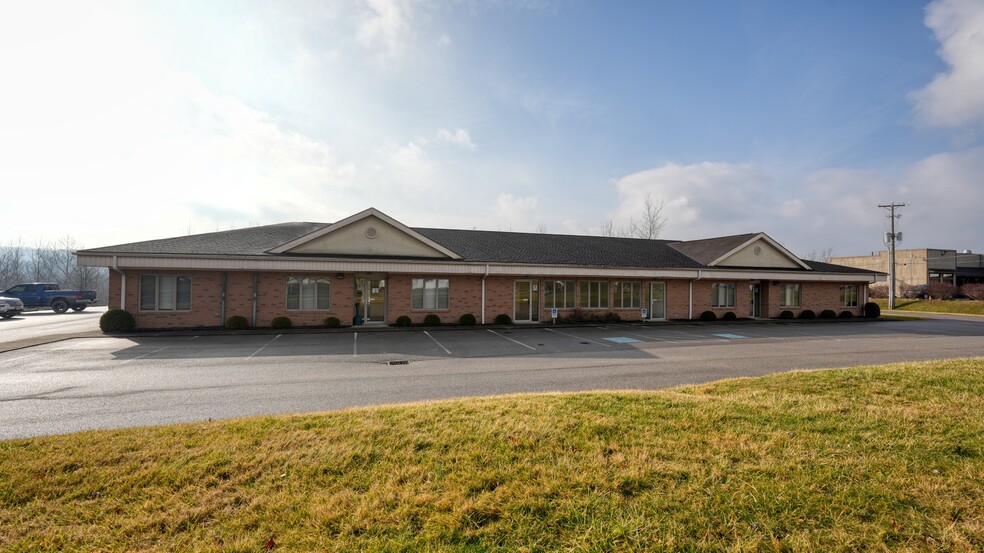 2050 E Wheeling Ave, Cambridge, OH for rent - Primary Photo - Image 1 of 20