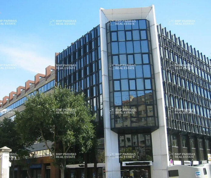 Office in Marseille to rent - Building Photo - Image 2 of 10