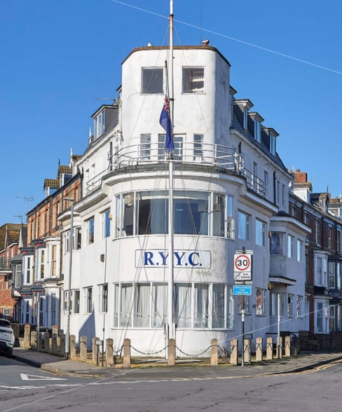 1 Windsor Crescent, Bridlington for sale - Building Photo - Image 2 of 9