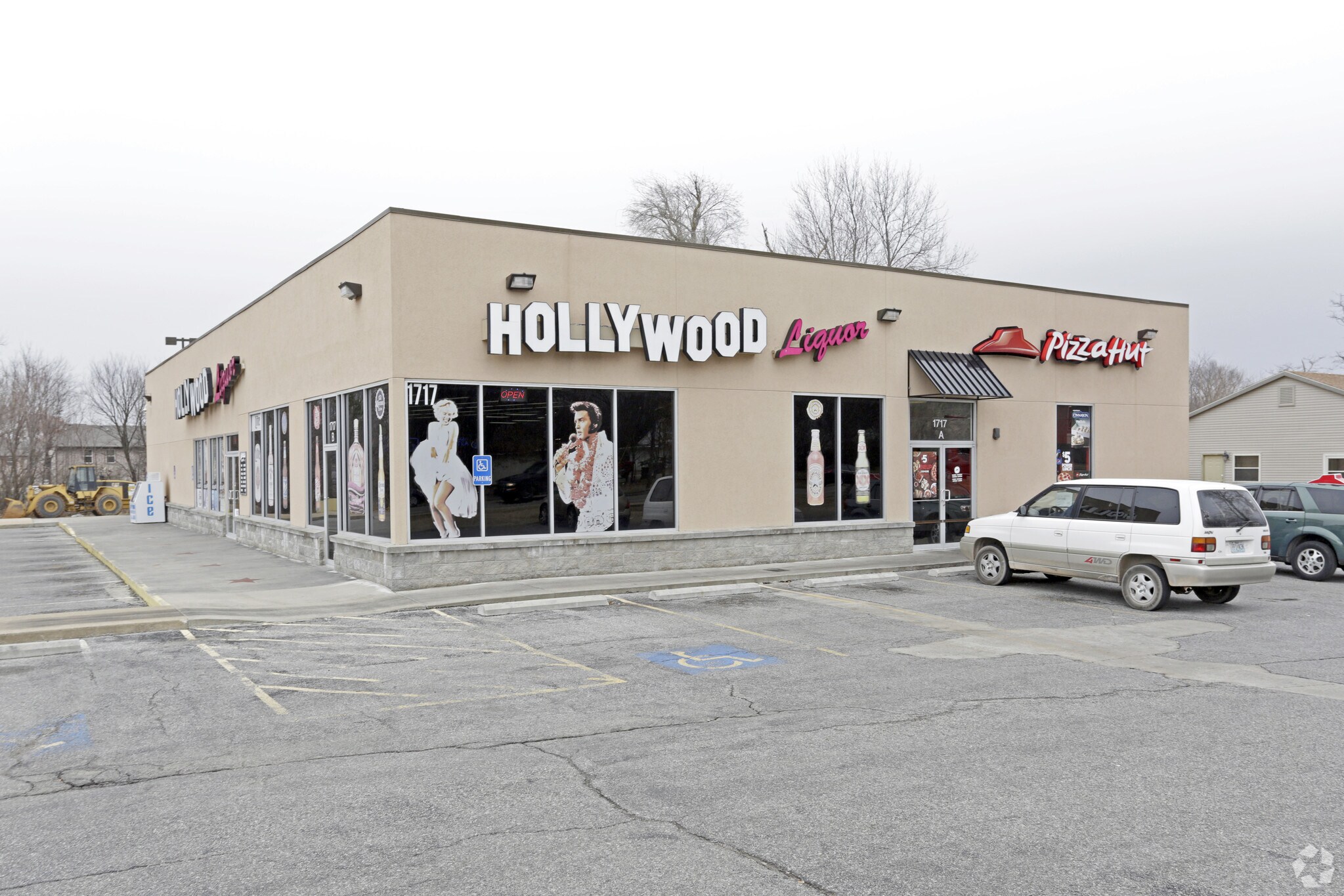 1717 W Walnut St, Rogers, AR to rent Primary Photo- Image 1 of 4