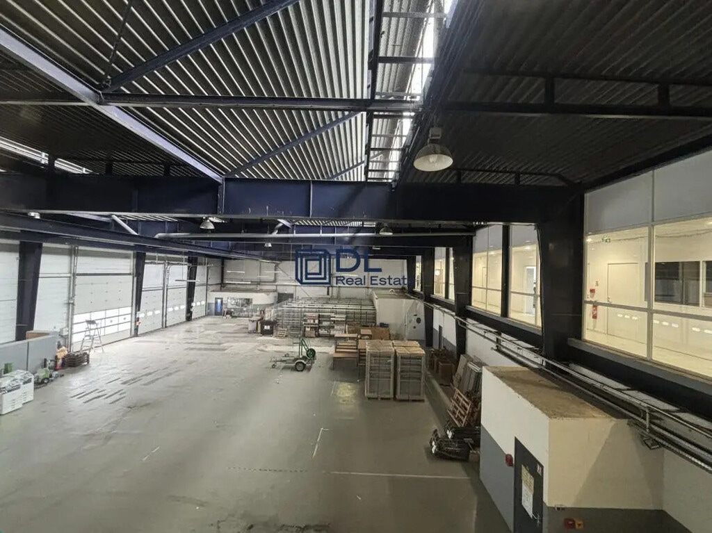 Location Entrepôt 1 620 m² - Photo 1