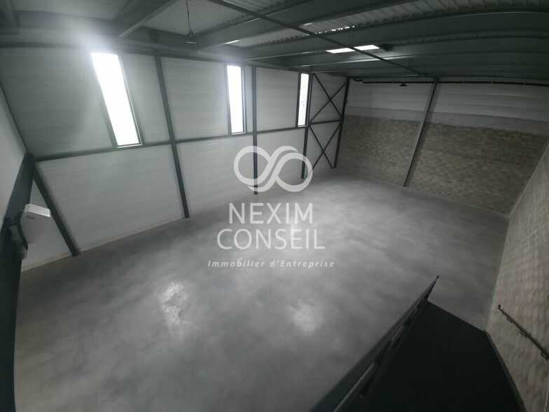 Industrial in Livry-Gargan to rent - Interior Photo - Image 1 of 4