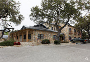 1221 S Main St, Boerne, TX for rent Primary Photo- Image 1 of 11