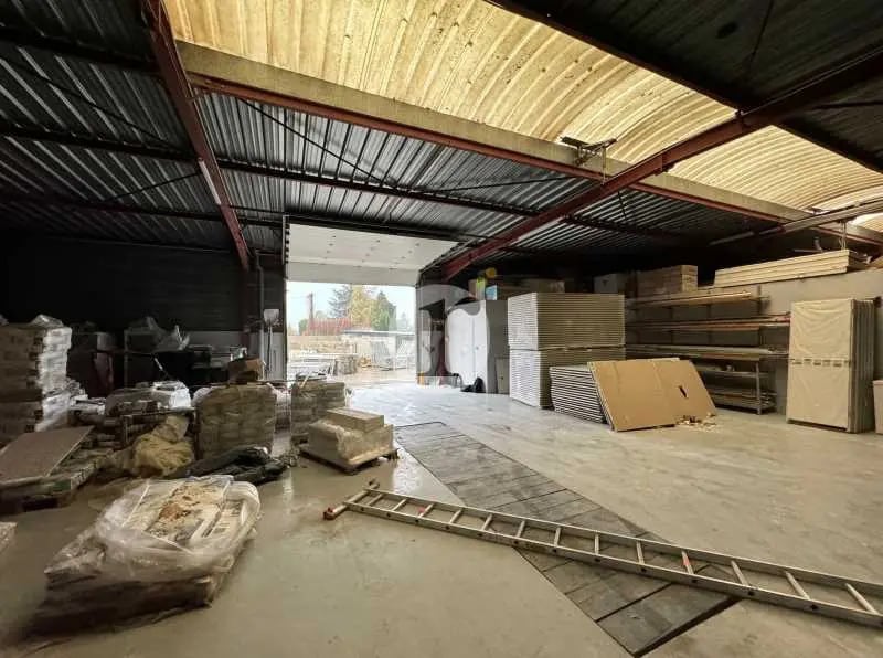 Vente Local d'activités 450 m² - Photo 1