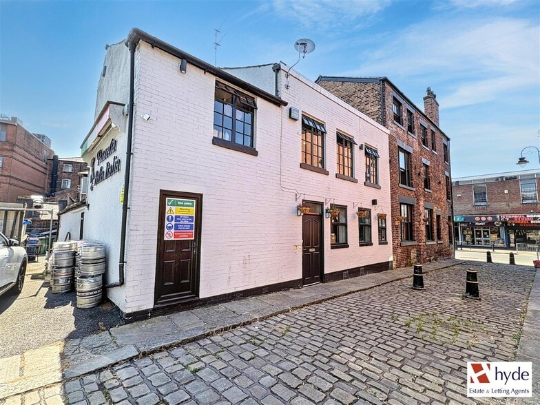 14-16 Crompton St, Bury to rent - Building Photo - Image 2 of 18