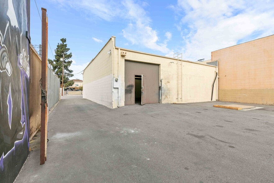 12712 Saticoy St, North Hollywood, CA for rent - Building Photo - Image 2 of 5