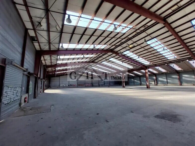 Industrial in Provins for sale - Interior Photo - Image 1 of 8
