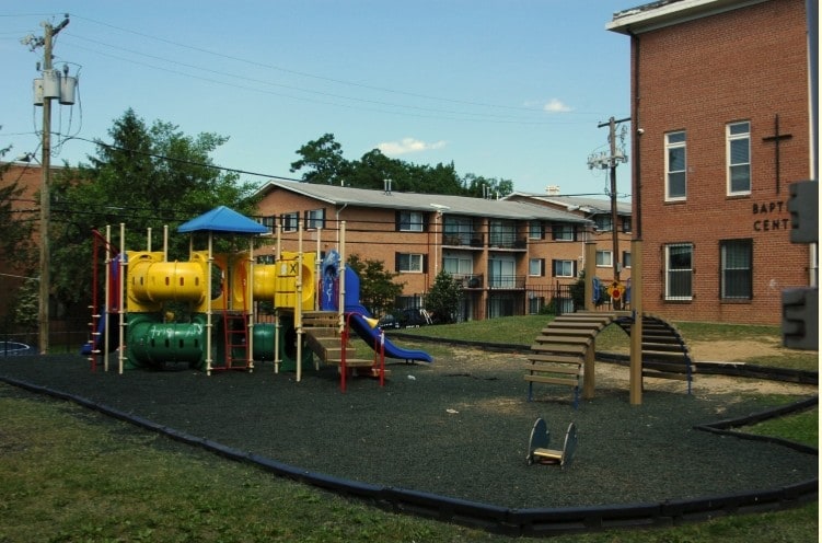 4025 9th St SE, Washington, DC to rent - Building Photo - Image 2 of 7