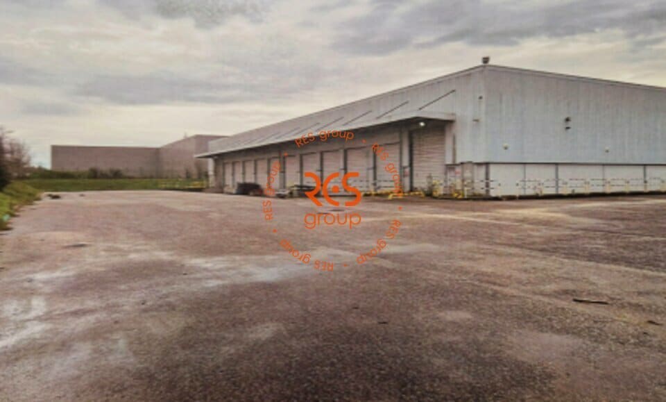 Vente Entrepôt 3 693 m² à 9 548 m² - Photo 1