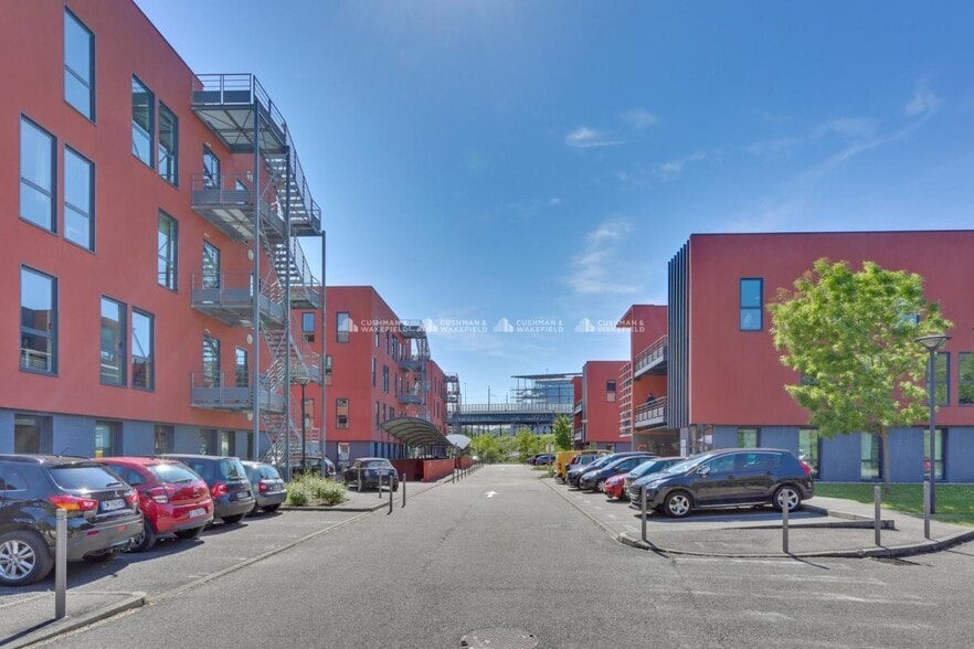 17-23 Avenue De Poumeyrol, Caluire-et-Cuire to rent - Building Photo - Image 3 of 23