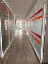 Office in Bron to rent Interior Photo- Image 1 of 8