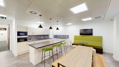 6 New Bridge St, London to rent Interior Photo- Image 2 of 19