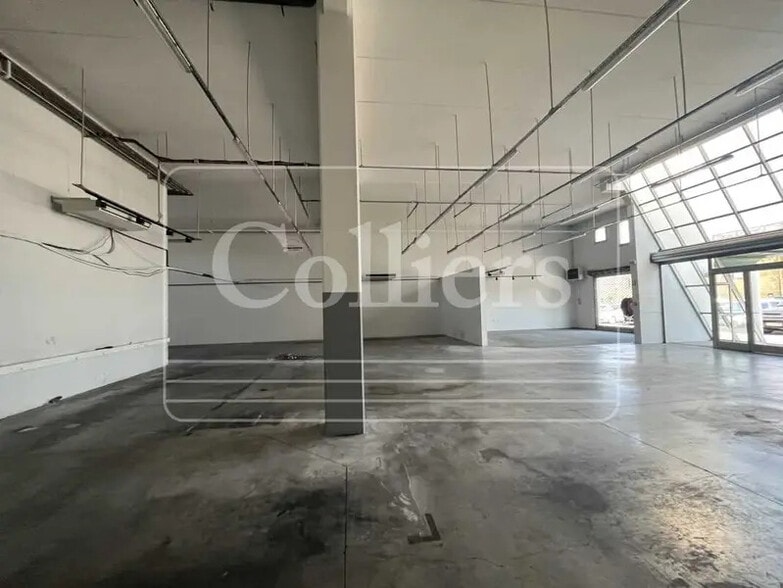 Light Industrial in Aubagne to rent - Building Photo - Image 3 of 6
