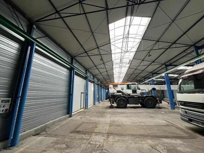 Vente Local d'activités 1 735 m²