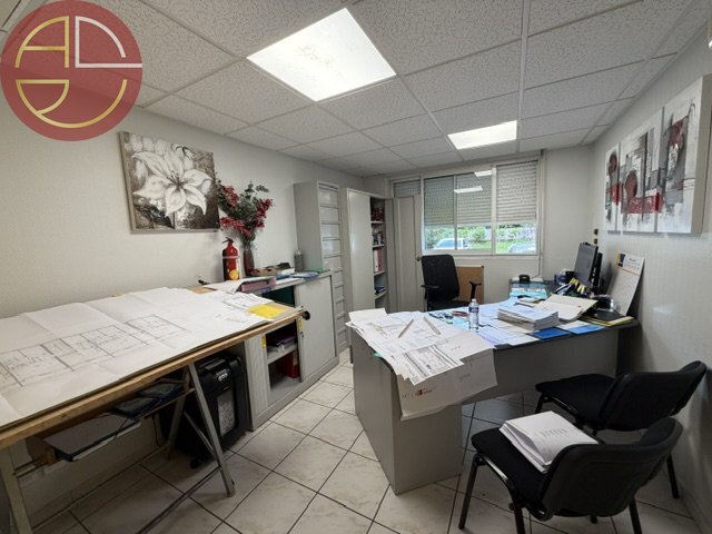 Retail in Toulouse to rent Interior Photo- Image 1 of 8