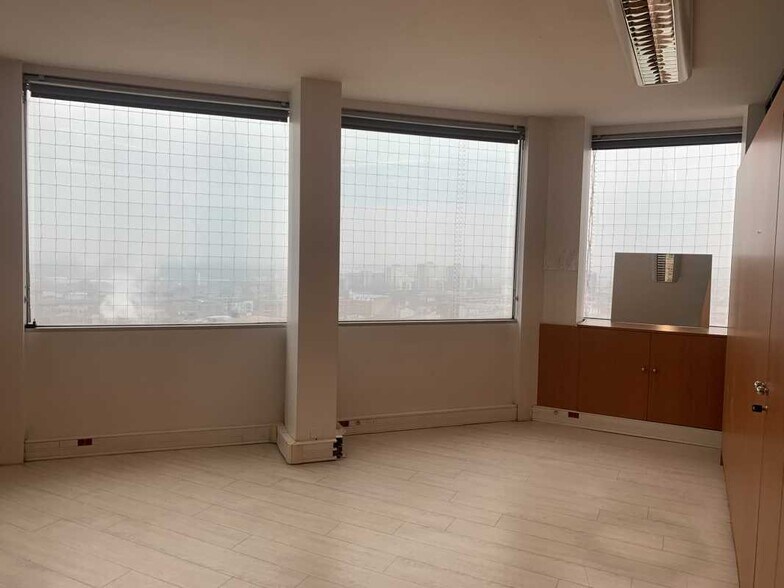 Office in Pantin to rent - Interior Photo - Image 3 of 7