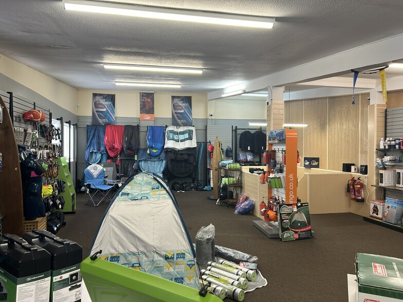 Tyacke Rd, Helston to rent - Interior Photo - Image 3 of 4