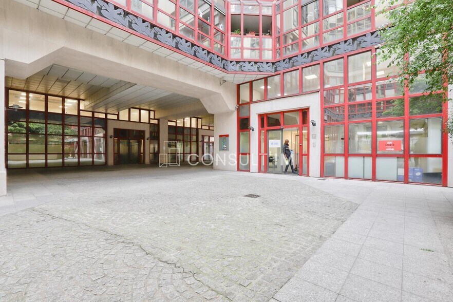 Build-to-Rent in Paris for sale - Building Photo - Image 2 of 9