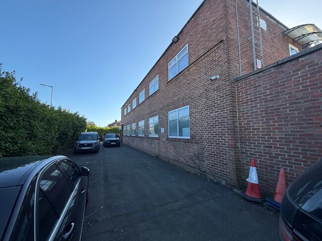 More details for 15 Manor Way, Borehamwood - Industrial to Rent