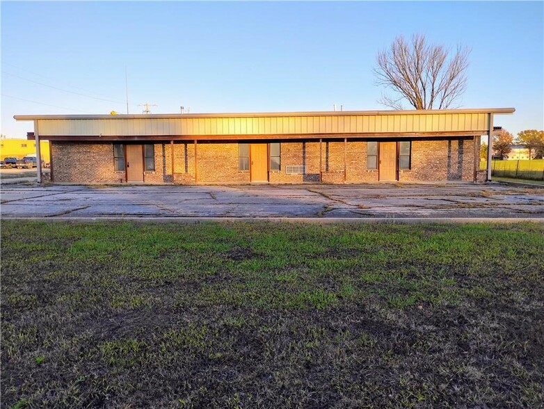 2426 US 169 Hwy, Coffeyville, KS for sale - Primary Photo - Image 1 of 4