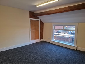 11 Church Ln, Oldham to rent Interior Photo- Image 2 of 3