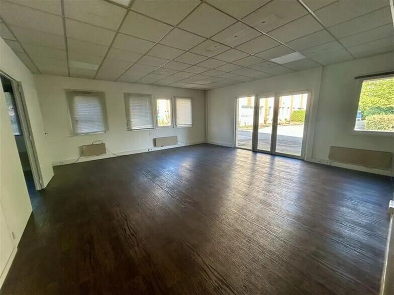 Office in Dijon to rent - Building Photo - Image 3 of 9