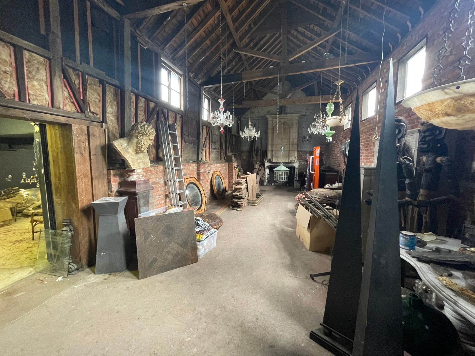 Rear of 38-40 High Street, Bagshot to rent Interior Photo- Image 1 of 8