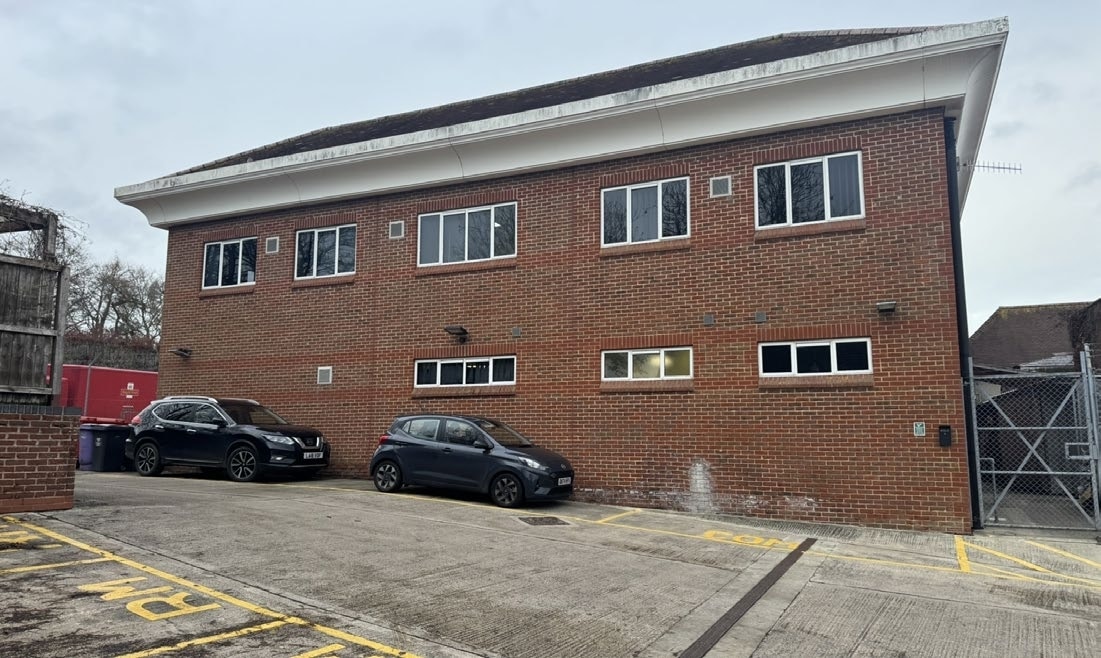 Hyde Ln, Marlborough for sale Primary Photo- Image 1 of 14