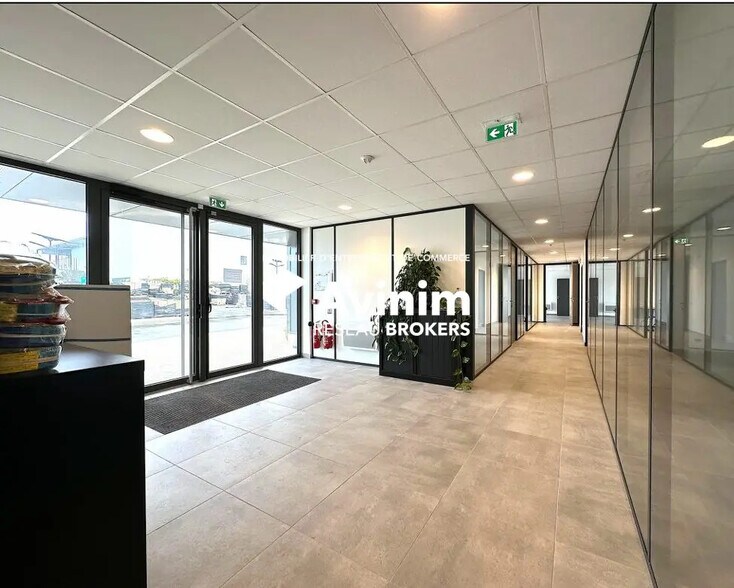 Industrial in Meaux to rent - Building Photo - Image 3 of 16