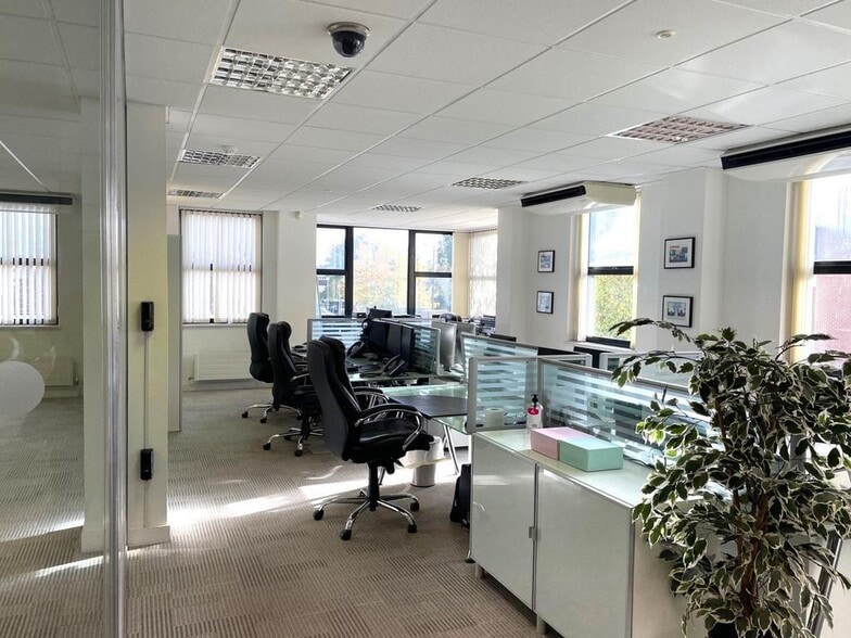 Station Rd, Henley On Thames to rent - Interior Photo - Image 2 of 6