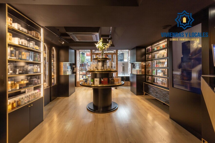 Retail in Granada for sale - Building Photo - Image 3 of 17