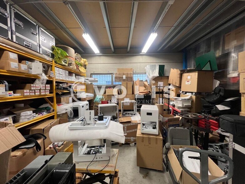 Light Industrial in Lieusaint for sale - Interior Photo - Image 2 of 7