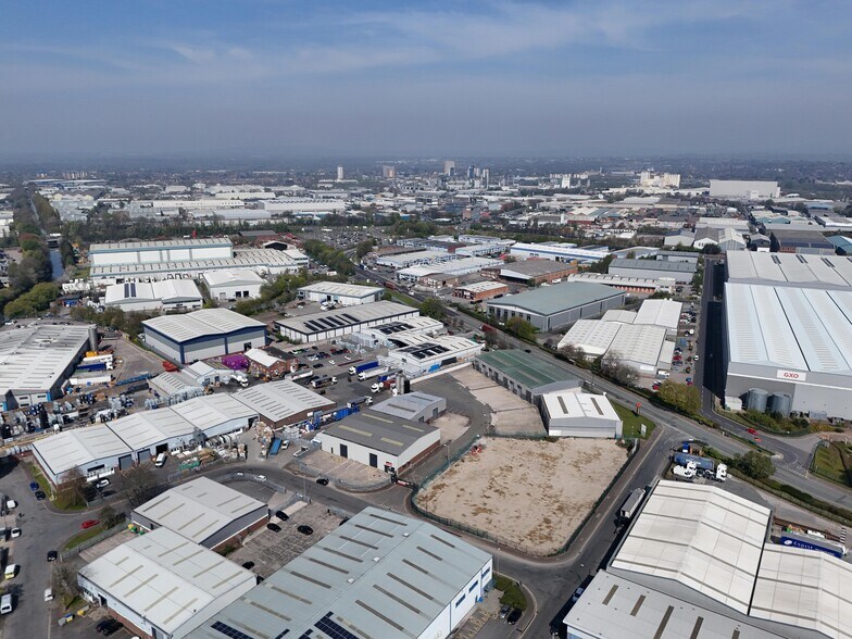3 Textilose Rd, Manchester to rent - Building Photo - Image 3 of 13