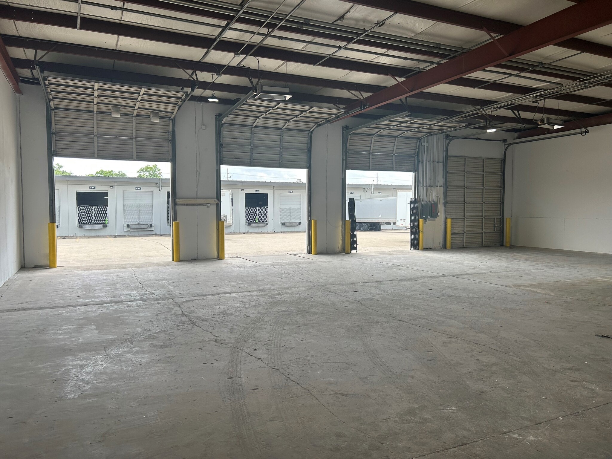 15925 Morales Rd, Houston, TX to rent Primary Photo- Image 1 of 30