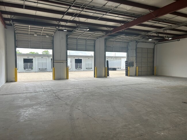 More details for 15925 Morales Rd, Houston, TX - Office, Industrial to Rent