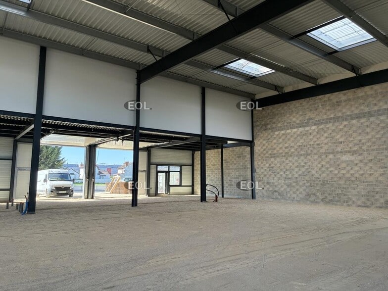 Light Industrial in Montgeron for sale - Building Photo - Image 3 of 8