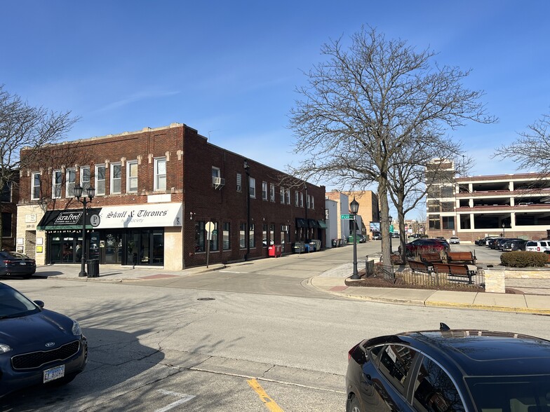 109-111 E First St, Elmhurst, IL for sale - Building Photo - Image 2 of 5