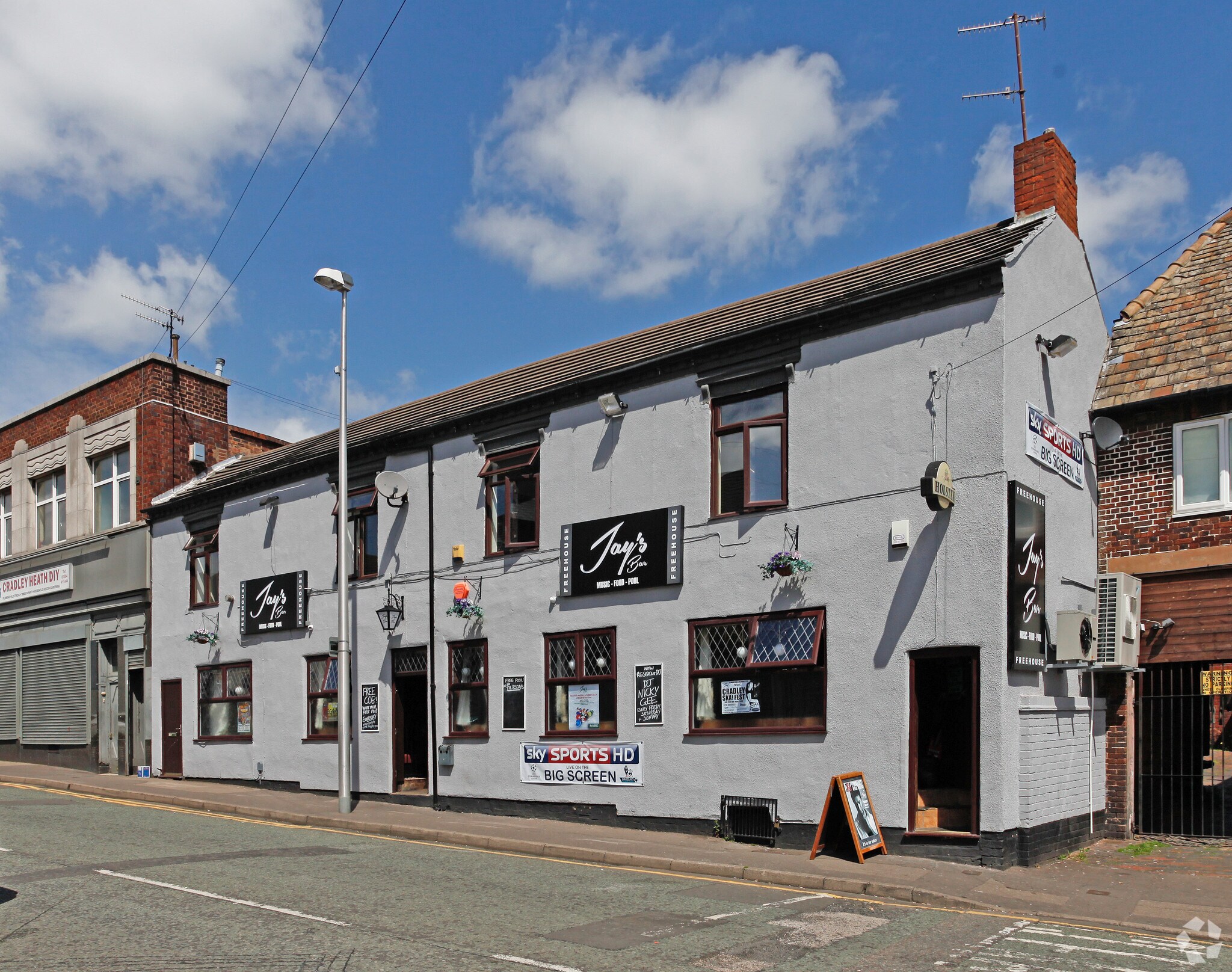 2-3 Graingers Ln, Cradley Heath for sale Primary Photo- Image 1 of 1