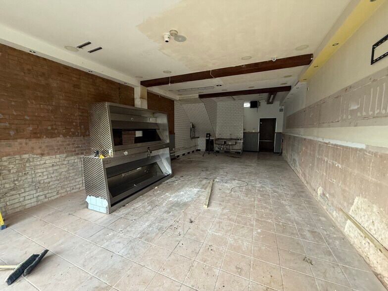 41 Darkes Ln, Potters Bar for sale - Building Photo - Image 2 of 5