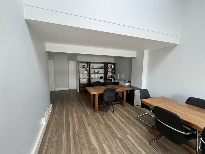 Office in Bobigny to rent - Building Photo - Image 3 of 12