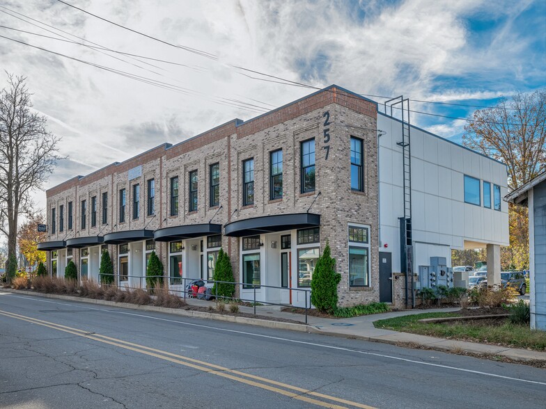 257 Haywood Rd, Asheville, NC for rent - Building Photo - Image 1 of 3