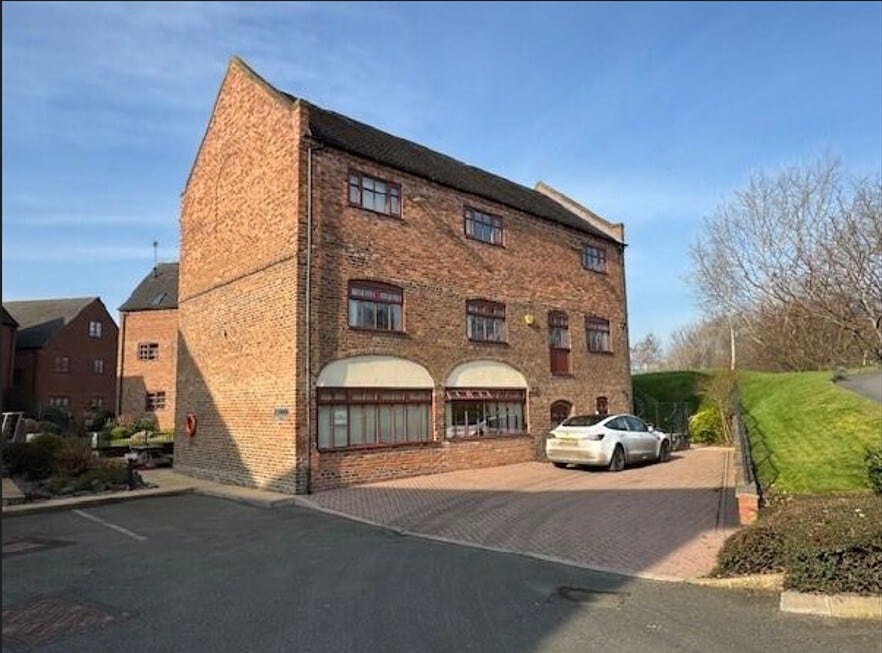 Coventry Rd, Kingsbury to rent Building Photo- Image 1 of 1